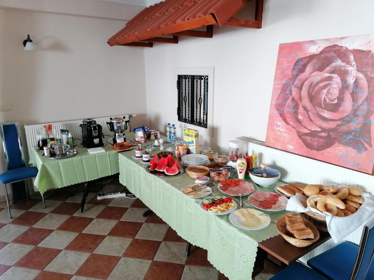 Staff House Bed & Breakfast Nyiregyhaza Ngoại thất bức ảnh