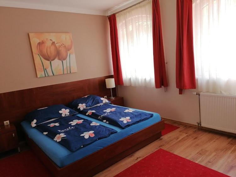 Staff House Bed & Breakfast Nyiregyhaza Ngoại thất bức ảnh