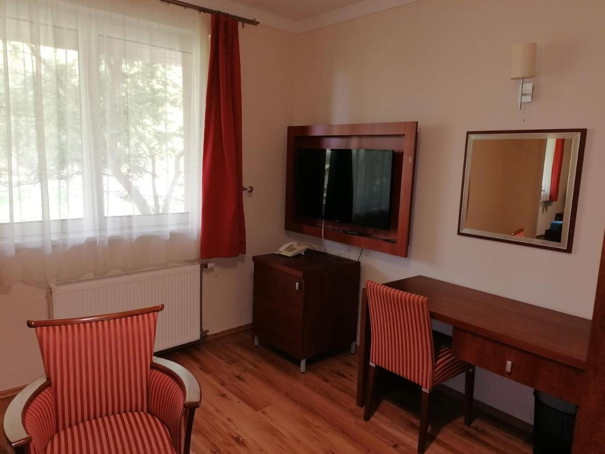 Staff House Bed & Breakfast Nyiregyhaza Ngoại thất bức ảnh