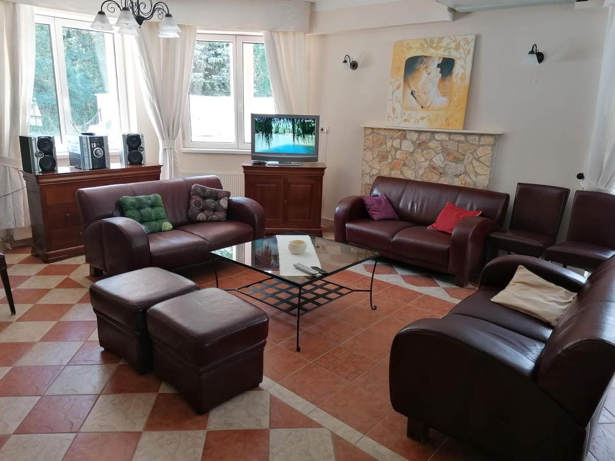 Staff House Bed & Breakfast Nyiregyhaza Ngoại thất bức ảnh