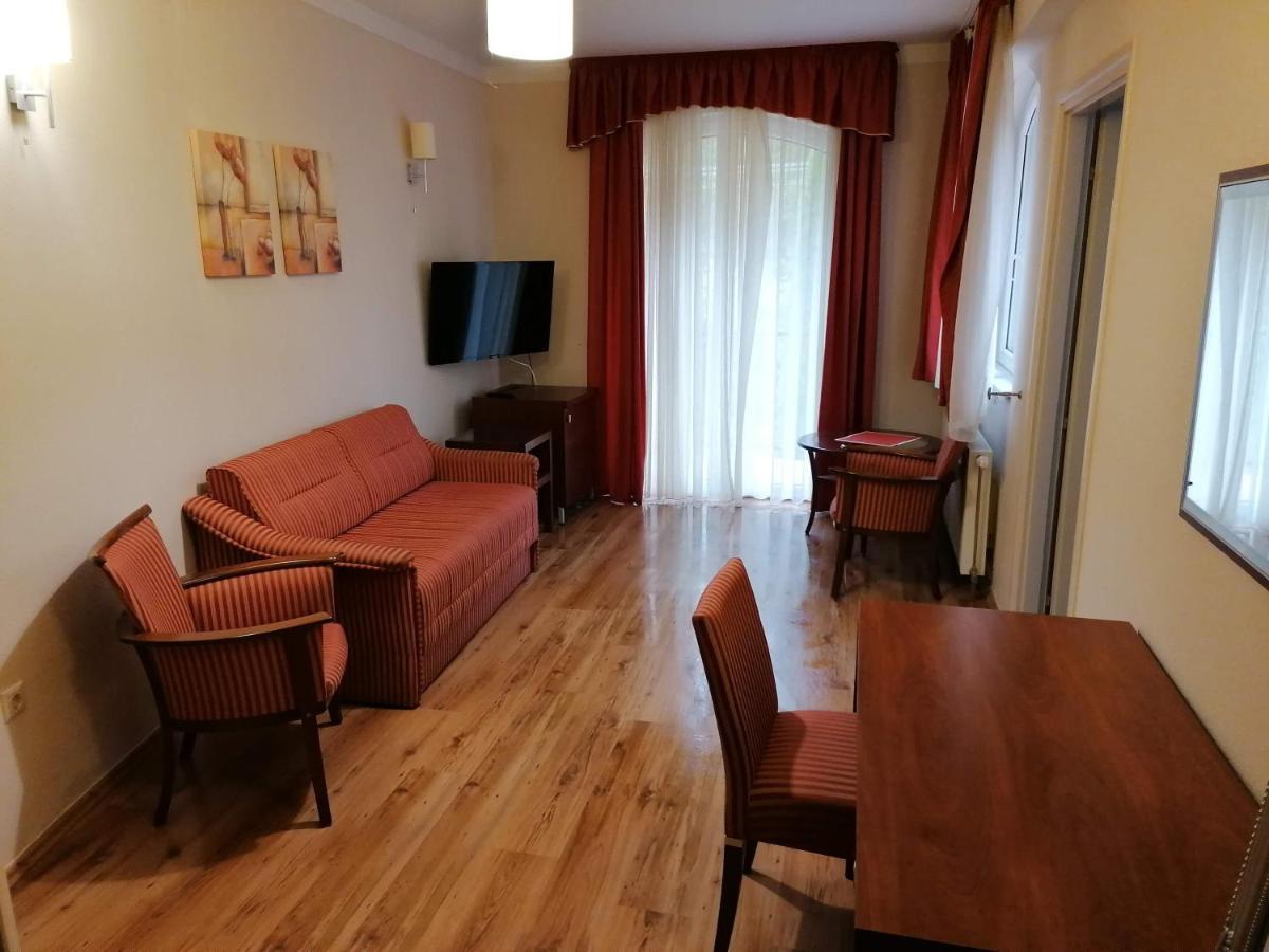 Staff House Bed & Breakfast Nyiregyhaza Ngoại thất bức ảnh