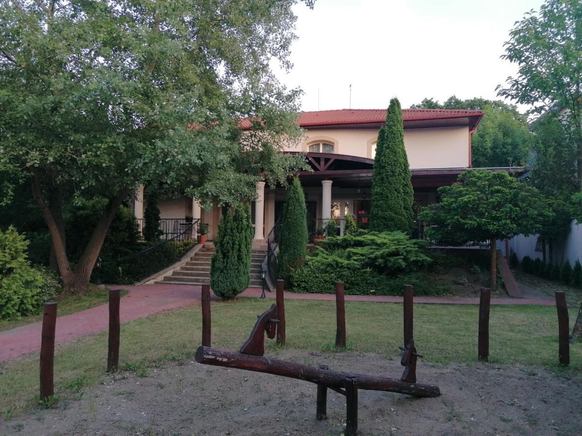 Staff House Bed & Breakfast Nyiregyhaza Ngoại thất bức ảnh