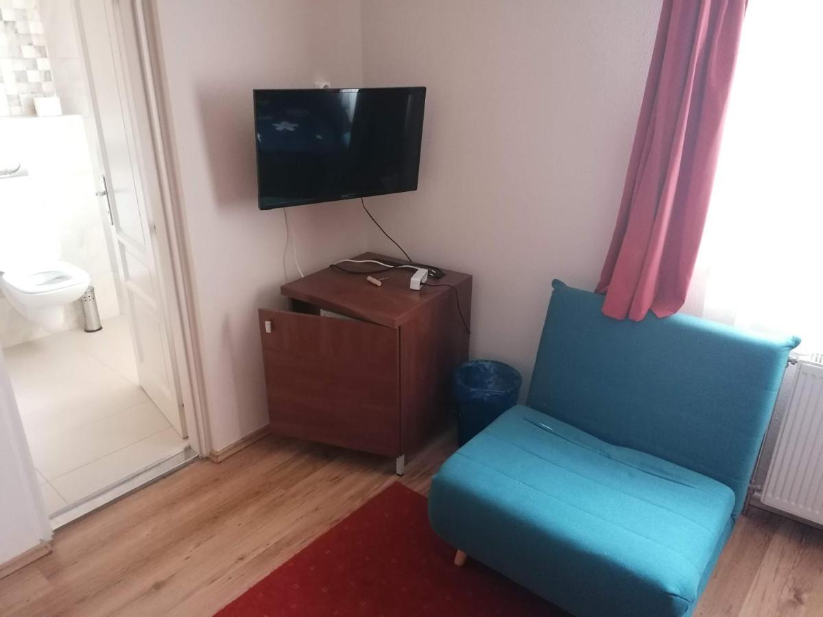 Staff House Bed & Breakfast Nyiregyhaza Ngoại thất bức ảnh