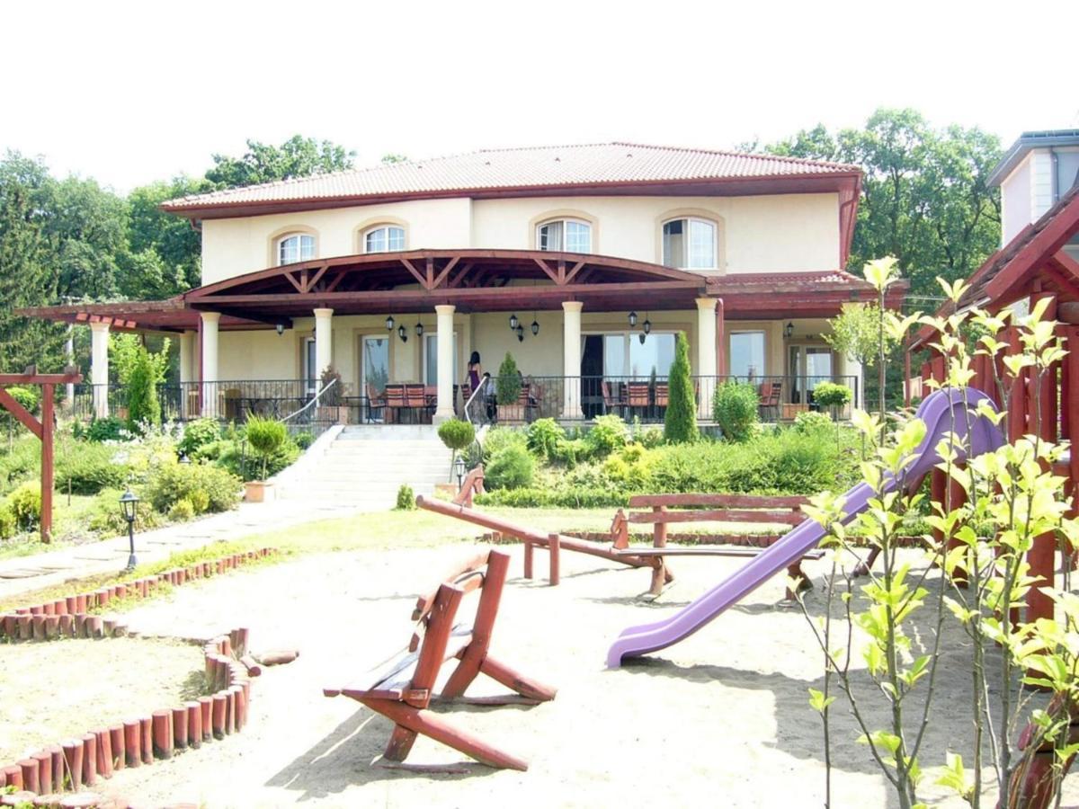 Staff House Bed & Breakfast Nyiregyhaza Ngoại thất bức ảnh