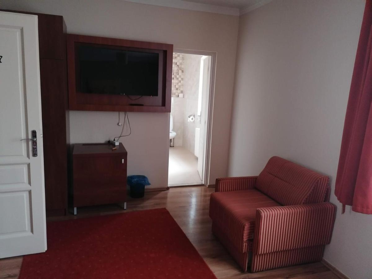 Staff House Bed & Breakfast Nyiregyhaza Ngoại thất bức ảnh