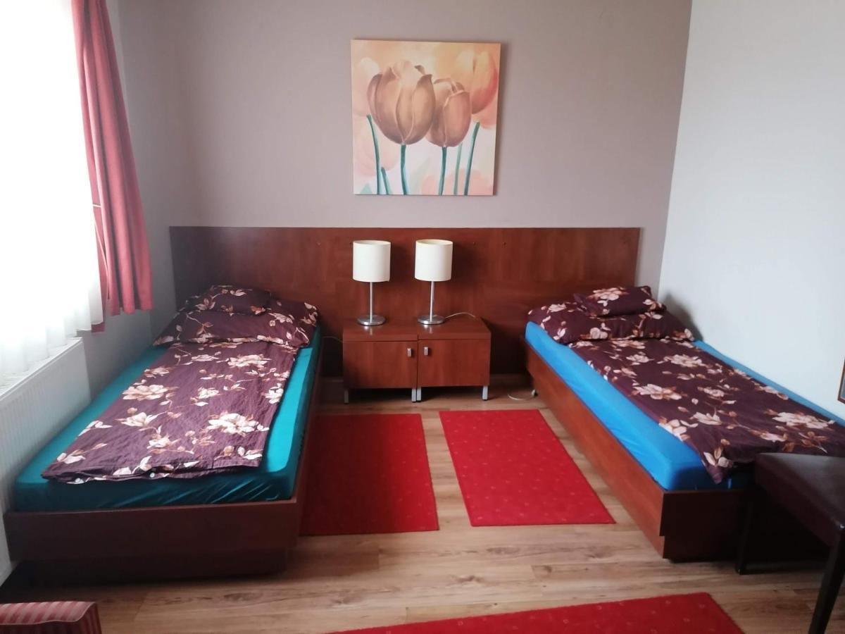 Staff House Bed & Breakfast Nyiregyhaza Ngoại thất bức ảnh