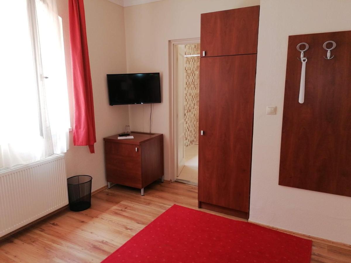 Staff House Bed & Breakfast Nyiregyhaza Ngoại thất bức ảnh
