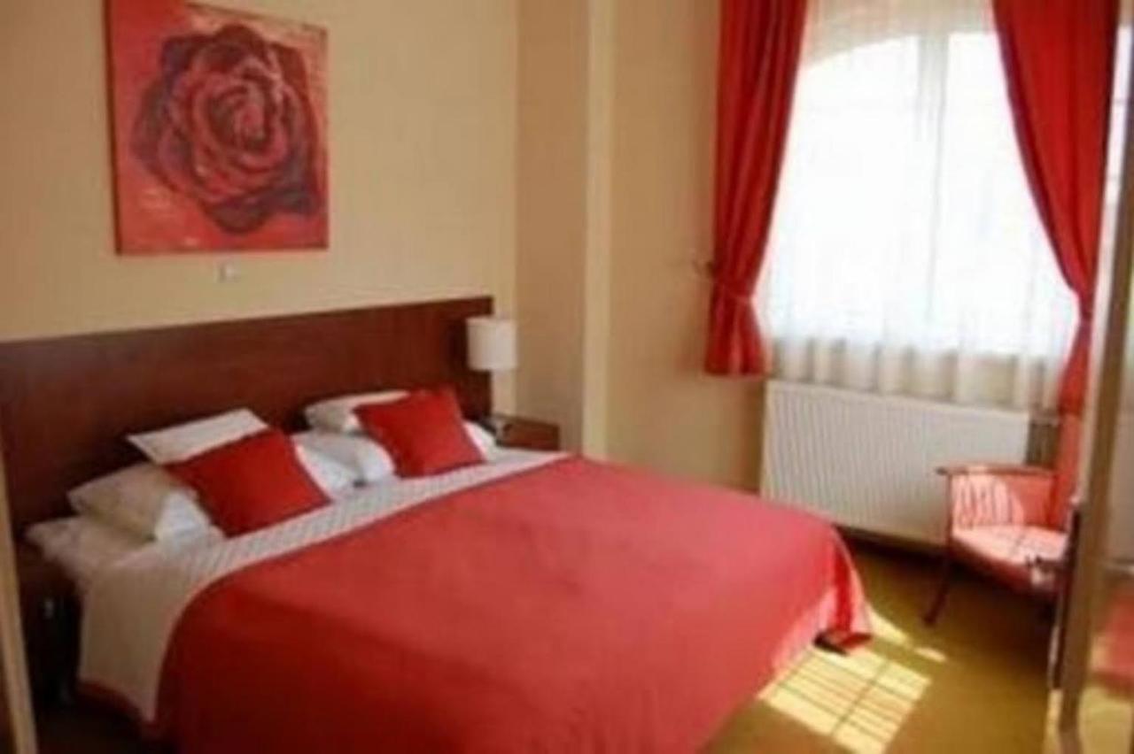 Staff House Bed & Breakfast Nyiregyhaza Ngoại thất bức ảnh